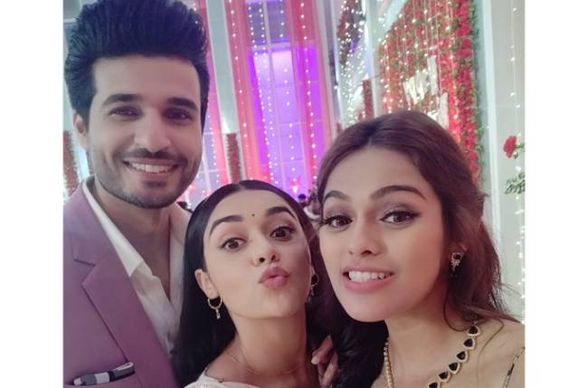 Actor Eisha Singh opens up about her camaraderie with co-actors Puneett Chouksey and Sonyaa Ayodhya on COLORS’ ‘Sirf Tum’